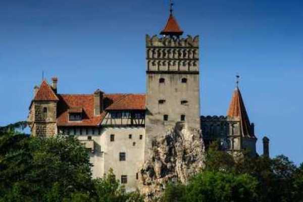 Tour 3: Shared Tour: Exploring Dracula&rsquo;s Castle and Medieval Brașov