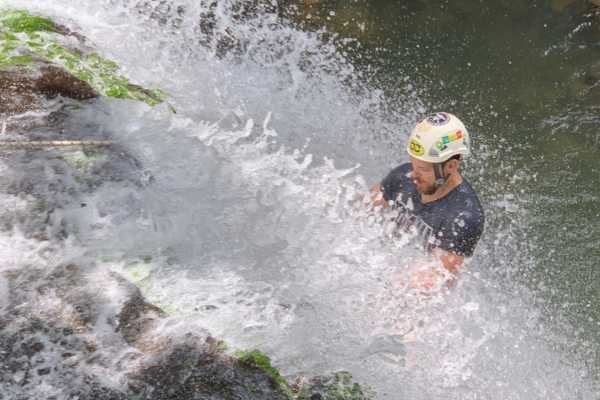 SHARE CANYONING TOUR
