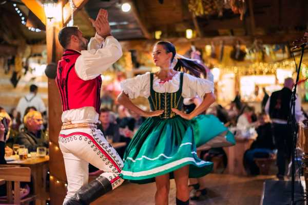 Cena con espect&aacute;culo folcl&oacute;rico y barra libre