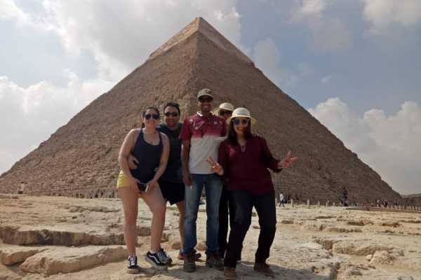 EMO TOURS EGYPT Layover Day Tour of Giza Pyramids, Cairo, Egyptian Museum and Bazaar from Cairo Airport