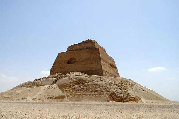 EMO TOURS EGYPT Day Tour to the El Fayoum Pyramids from Cairo