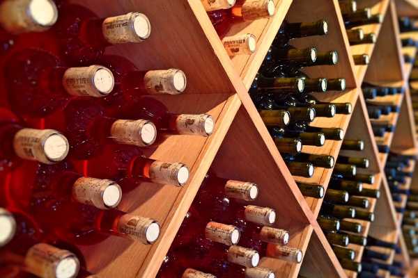 WINE & TAPAS WITH THE LOCALS (1-DAY)
