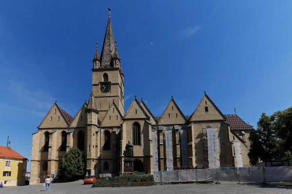 BV03 Day Tour - Sibiu & Transfăgărășan: From Medieval Charm to Mountain Thrills