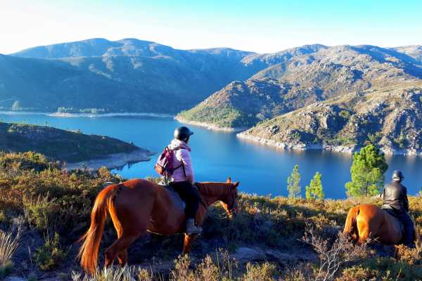 Passeio a Cavalo de 2H