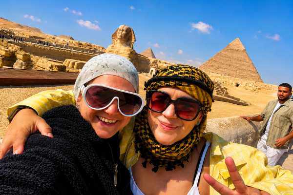 Short layover tour to Giza pyramids and Sphinx