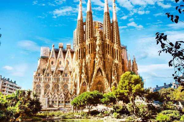 Sagrada Familia Skip-the-Line Guided Tour