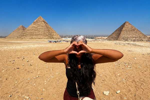 Private Full Day Guided Tour: Giza Pyramids and Egyptian Museum with Camel Ride and Lunch