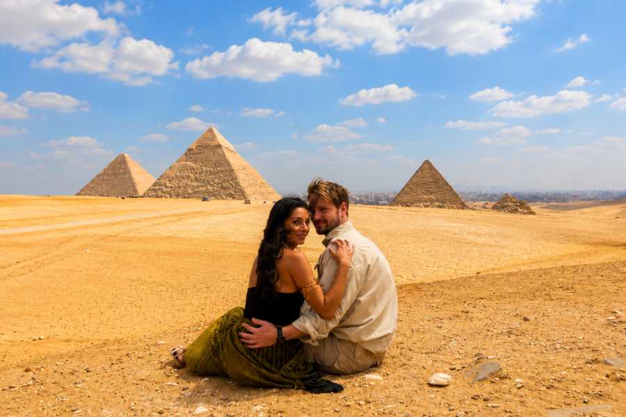 Let`s Explore Egypt Stopover Tour: Giza Pyramids, Egyptian Museum with Lunch and Camel Ride