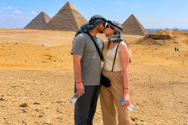 Private Guided Day Trip to Giza Pyramids and Khan El Khaili Market from Cairo