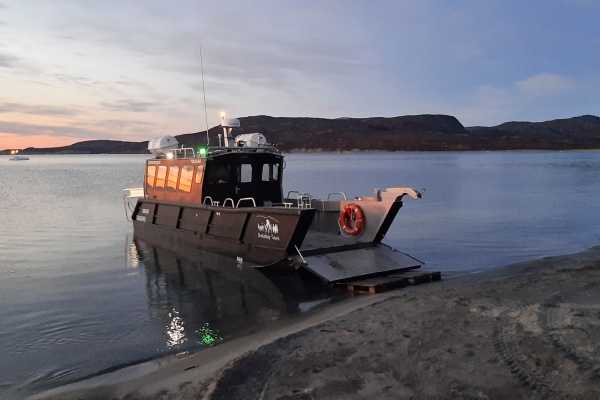 Charter - Cabin boat