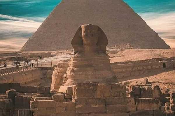Day trip to Giza Pyramids and Sakkara from Hurghada