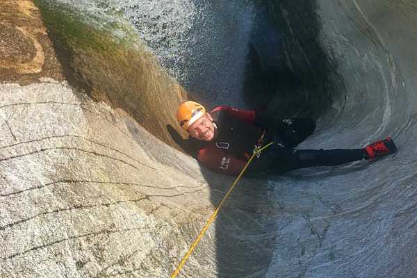 Iragna Plus - Half-day intermediate canyoning