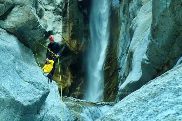Pontirone - Half-day intermediate canyoning