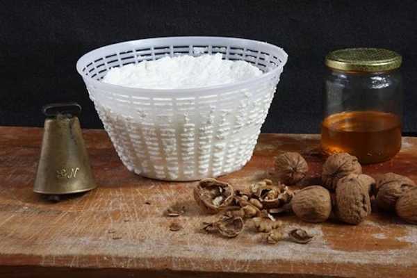 Palazzolo Acreide e l&rsquo;arte della ricotta in un&rsquo;azienda agricola locale