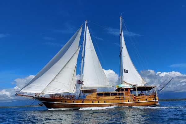 BRISA ELEGANTE - Sailing Cruise