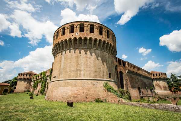 Fortresses of Caterina Sforza: Visits to the 4 fortresses from Imola to Dozza with a taste of engines