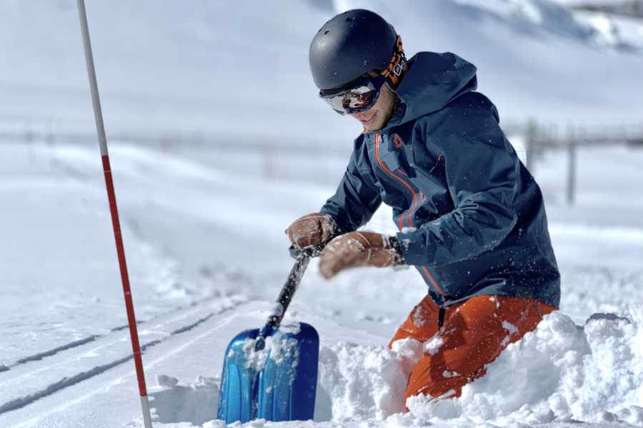 Saas-Fee Guides Avalanche Course