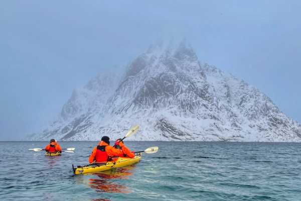 Lofoten | Winter kayaking in Reinefjorden