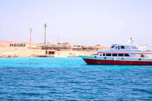 Tour From El Gouna to Paradise Island by boat