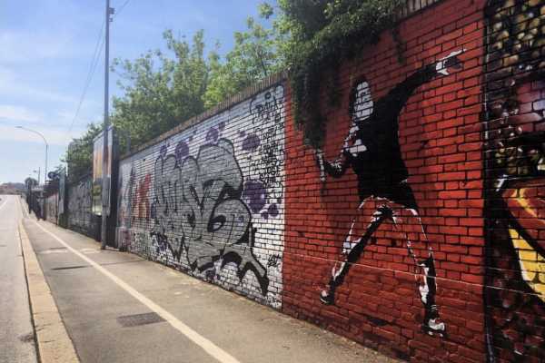 La street art di Bologna in bici