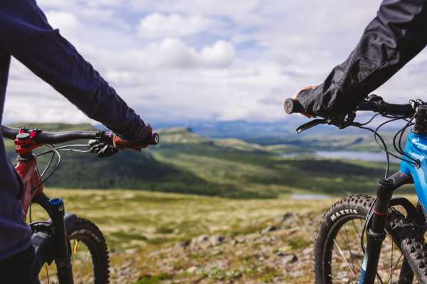 Shuttlebasert guidet stisykling - Privat tur