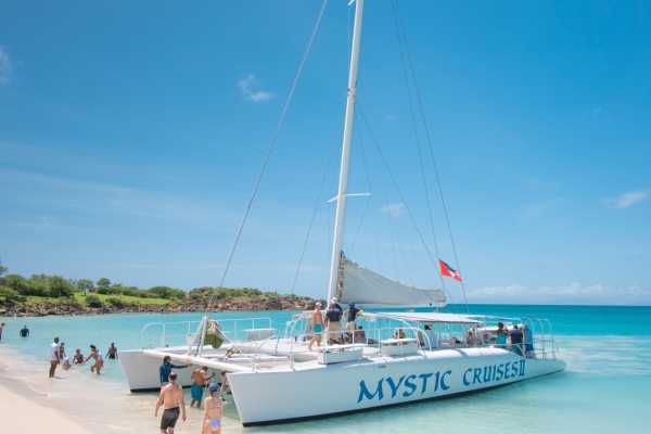 CADES REEF SAIL & SNORKEL TOUR IN ANTIGUA