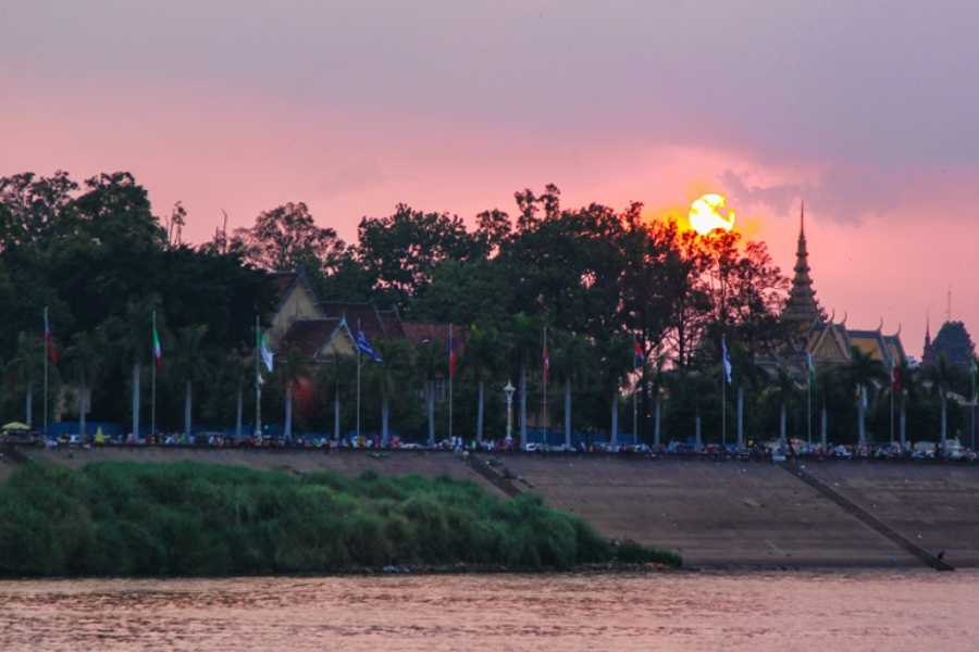 Cambo Cruise Sunset and Evening Cruise, includes hotel pick up