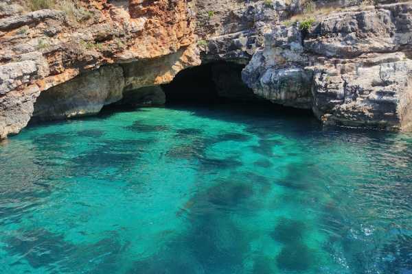 Private 6 H Boat to Dafina Bay & Bear's Bay