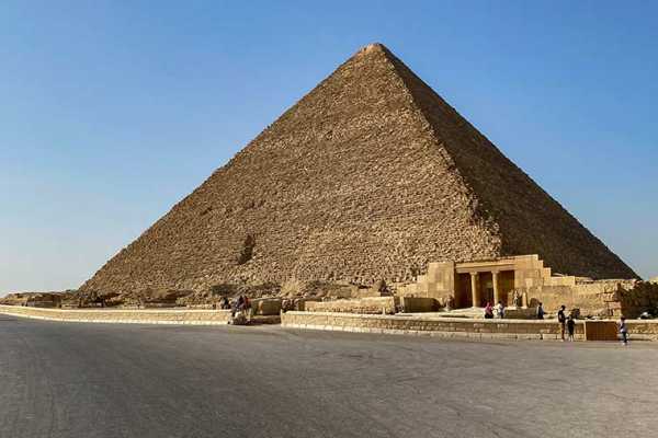 EMO TOURS EGYPT The Price Of The Ticket Per Person is 17 Years And Allows Access to the Camera ?