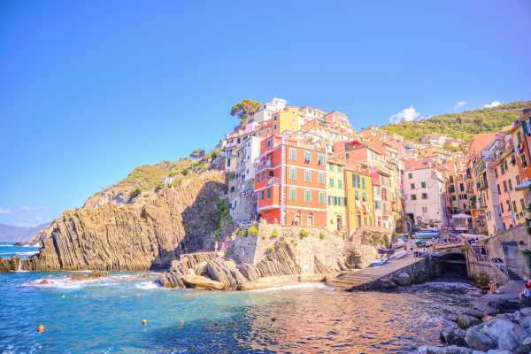 Cinque Terre tour - full day trip: Embrace the Sea Breeze
