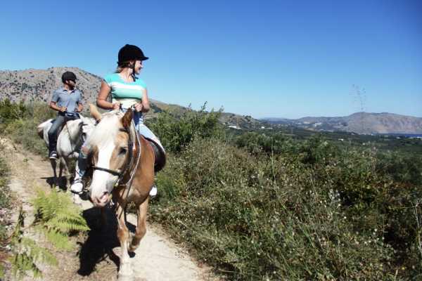 Destination Platanias RIDNING - Hidden Trail