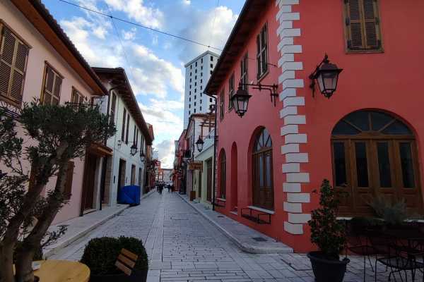 Vlor&euml; History Walking Tour: Old Town, Museum & Kuzum Baba