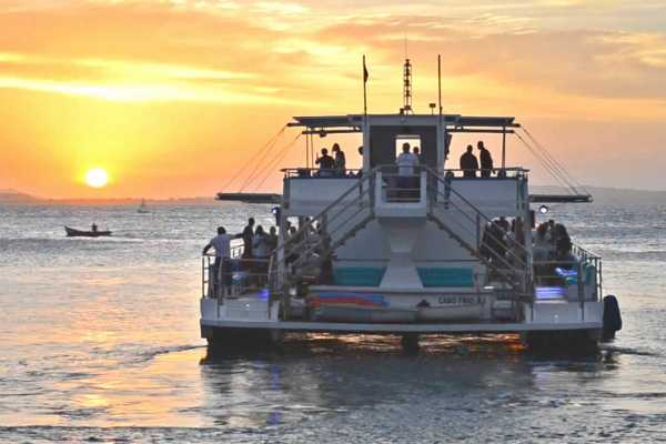 CATAMARAN CRUISE IN BUZIOS + ISLANDS + SNORKEL TOUR