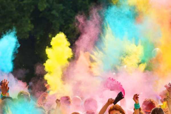 PIEDI NUDI A COLORI