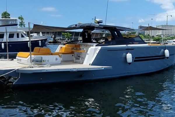 36ft Speedboat to Flamengo, Botafogo and Mureta da Urca and Vermelha Beach