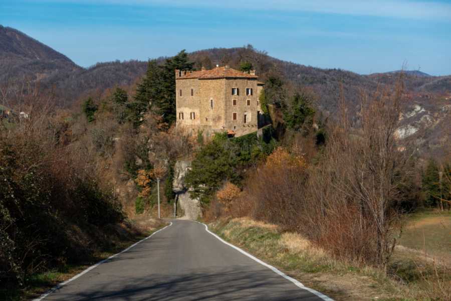 Bologna Welcome - eXtraBo Montorium Tower - A journey among Villas and Castles