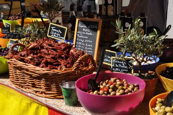 LOTIX Provence: UZES, its market & the Ceze Valley (one day)