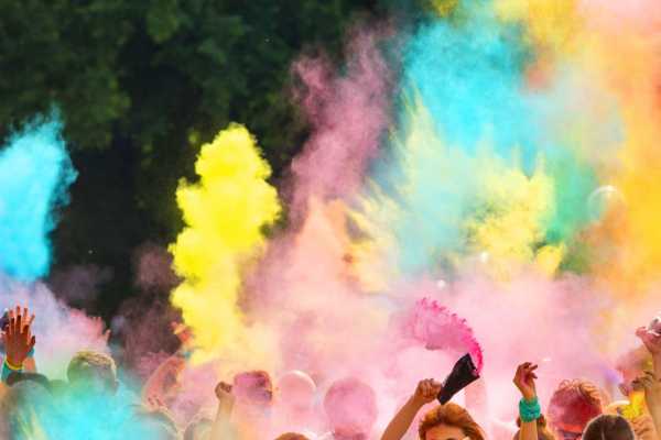 PIEDI NUDI A COLORI