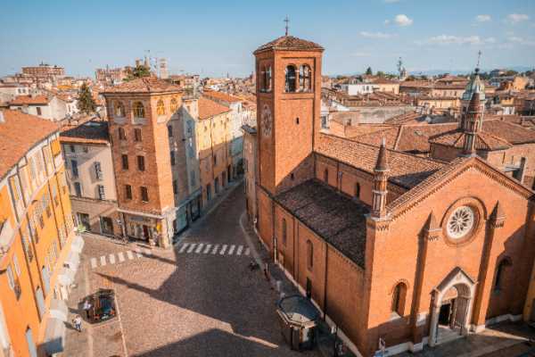 A SPASSO TRA I DETTAGLI CURIOSI DELLA CITT&Agrave;