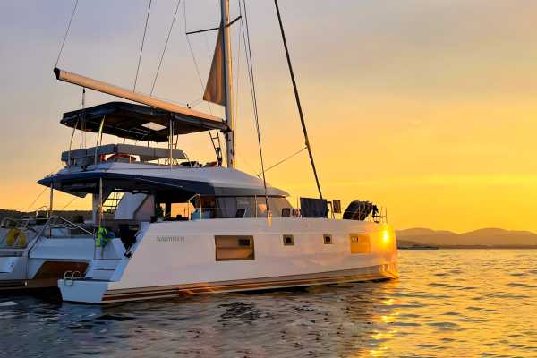 Destination Platanias Auringonlaskun katamaraaniristeily