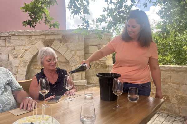 Destination Platanias Viiniä ja juustoa