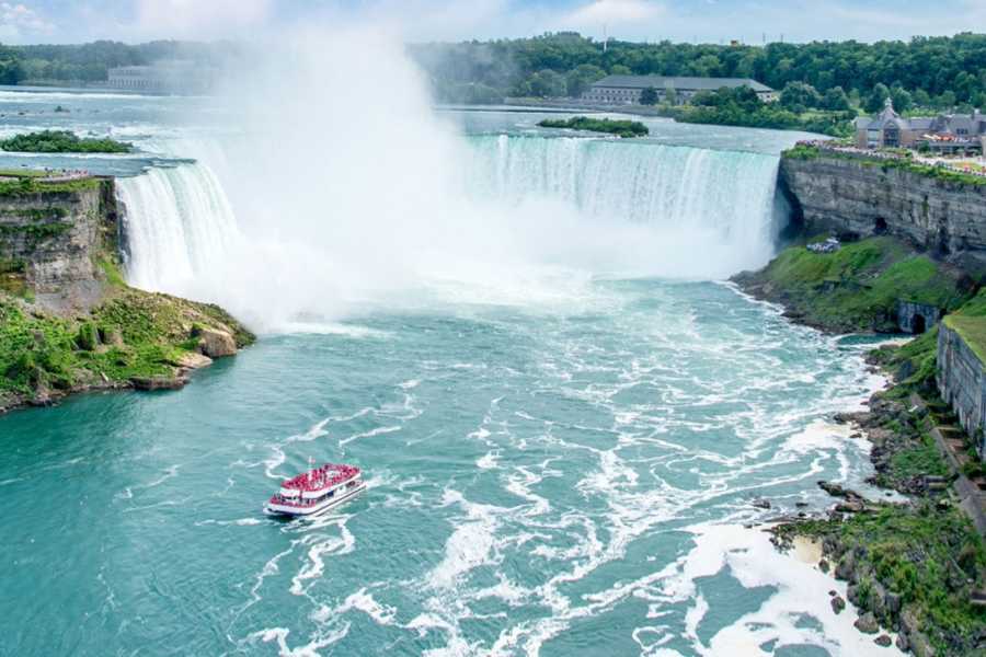 Dream Vacation Tours 7-DAY NIAGARA FALLS & QUEBEC CITY DREAM TOUR FROM NS & NB