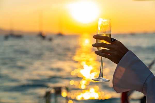 2 Hour SUMMER 2026 Luxury Motor Yacht Sunset Cava Cruise