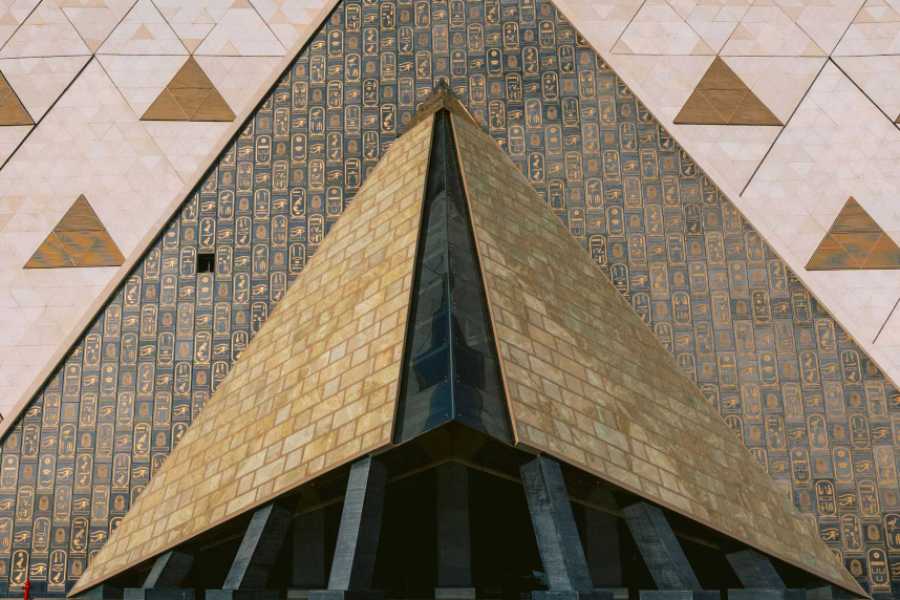Deluxe Travel Pyramids of Giza & GEM
