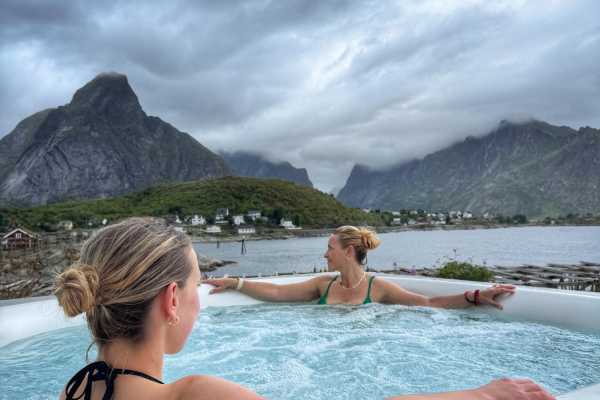 Outdoor Jacuzzi with a View in Reine