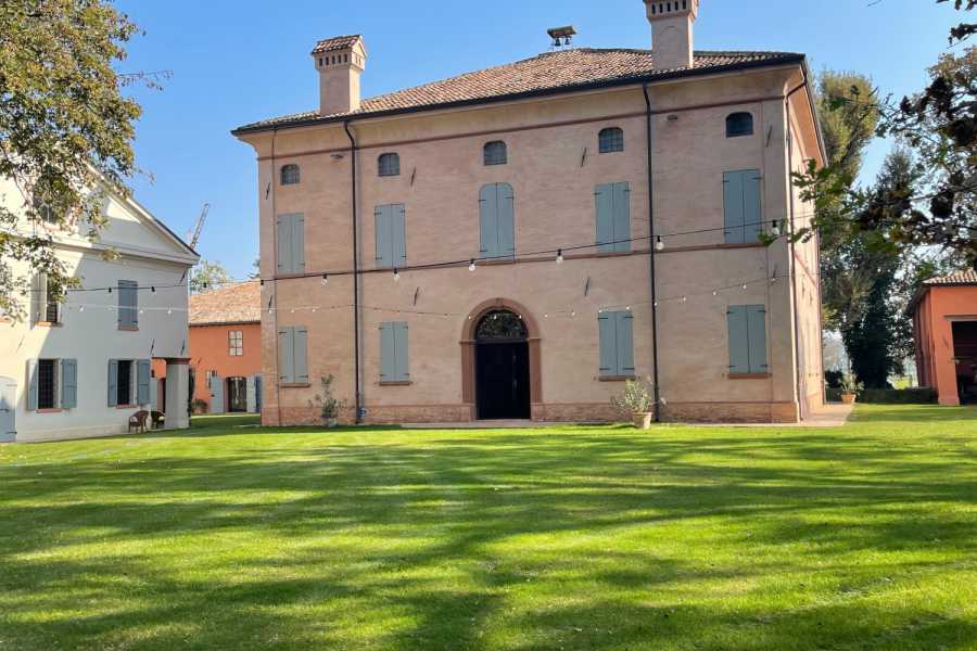 Modenatur Villa Delfini - A journey among villa and castles