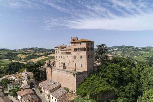Longiano e Roncofreddo. Due borghi sospesi nel tempo