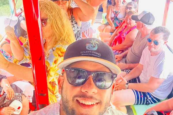Cura&ccedil;ao Party Bus Adventure &ndash; Sip, Dance & Ride