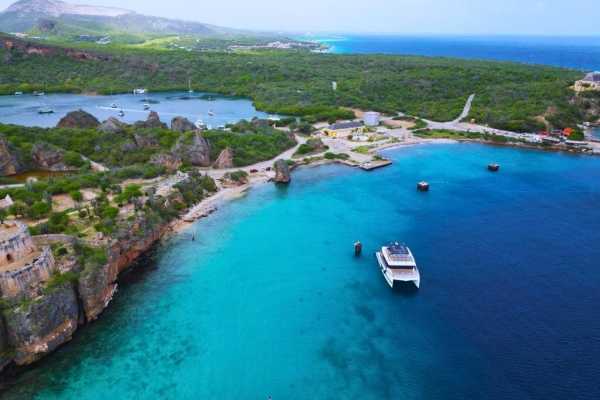All-Inclusive Snorkeling Adventure on a Luxury Catamaran in Cura&ccedil;ao