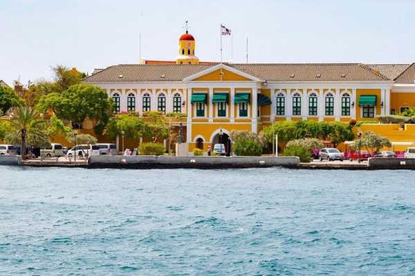 Colors of Willemstad & Flavors of Cura&ccedil;ao with Distillery Visit